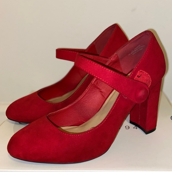 Red Heels - Picture 4 of 5